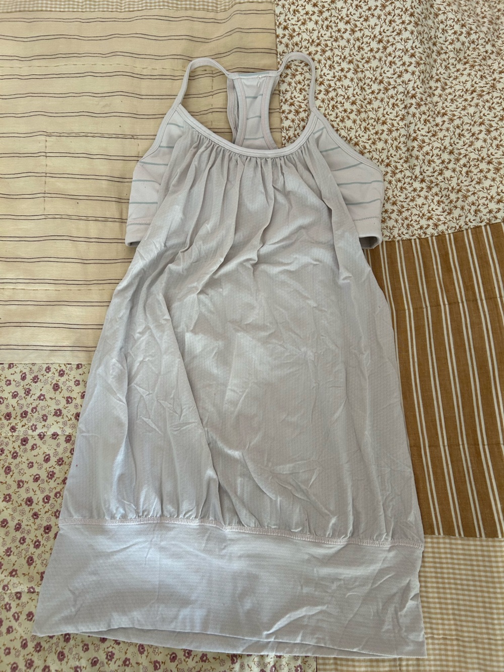 Women’s Lululemon white tank top with bra size small